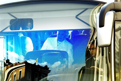 Il Papa viaggia in pullman verso Ariccia 3