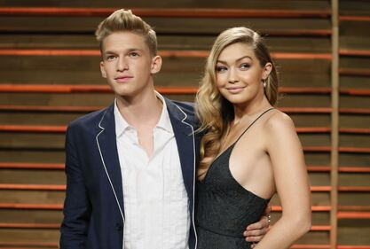 Gigi Hadid, la sexy modella sfreccia con Lewis Hamilton 14