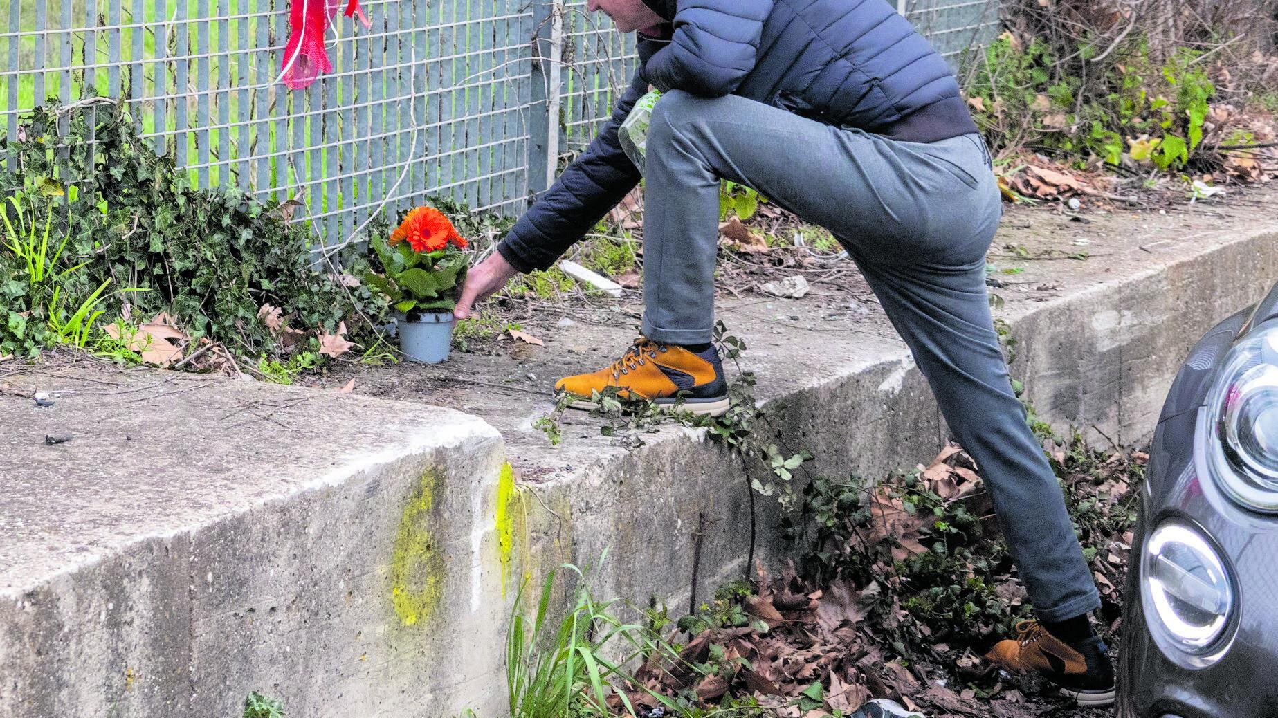 Clandestini in fuga dalla polizia: un frontale stermina una famiglia