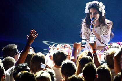 Lana Del Rey, ritorno malinconico per la sexy cantautrice 17