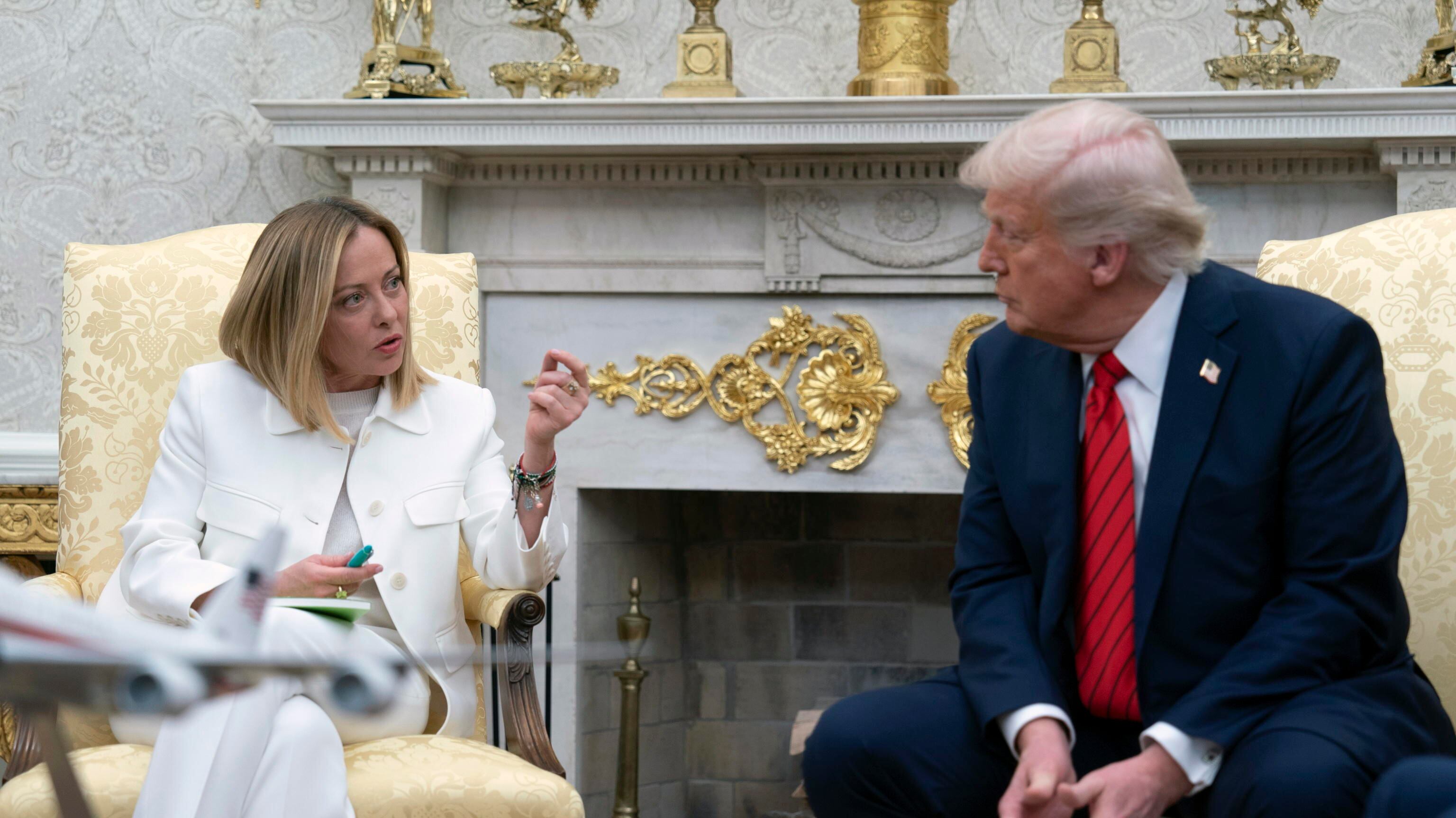 Trump attacca Meloni, Crosetto: "Le persone passano". Piantedosi: "Con Usa rapporti incrollabili"