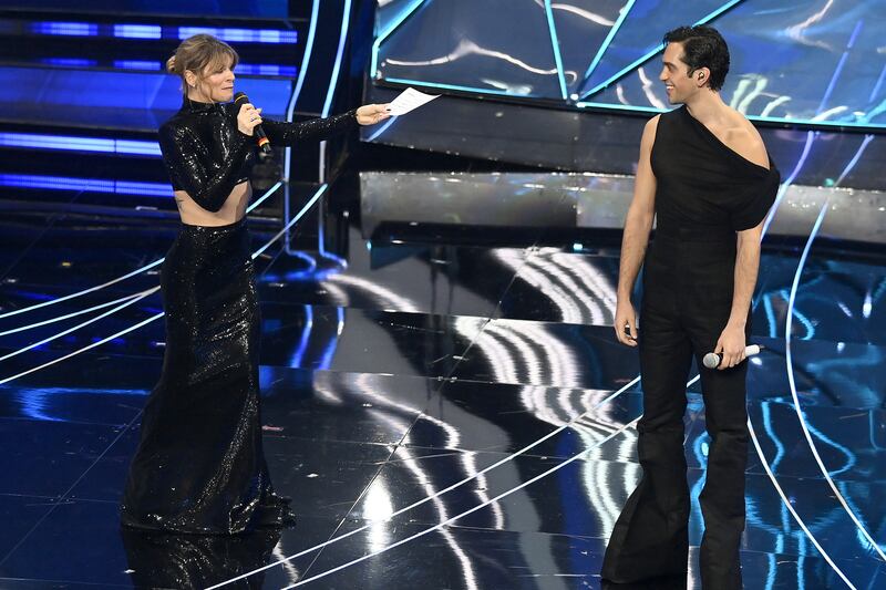 Sanremo 2024: ecco il look della seconda serata del Festival di Mahmood  2