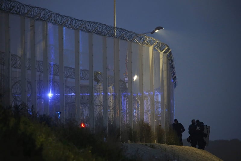 A Calais scoppia la rivolta nella "giungla" 9