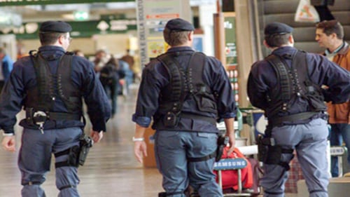 "Noi scavalcati nei trasferimenti" I poliziotti protestano contro il Siulp