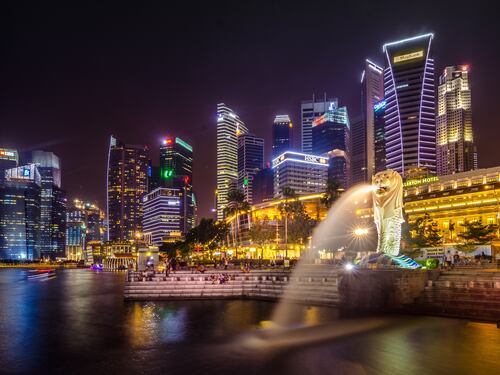 Singapore, dove l’auto è un super lusso: per averne servono 106mila dollari