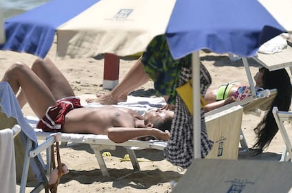 Pamela Prati, fisico perfetto al mare 5