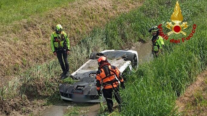 Lo schianto con la Lamborghini che finisce nel fosso, morto l'imprenditore Luca Polito