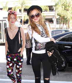 Bella Thorne sexy in aeroporto a Los Angeles 17