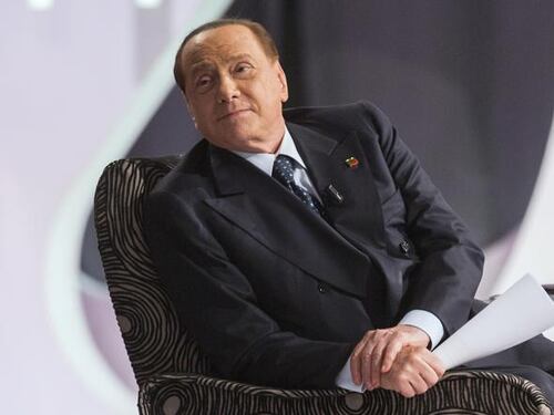 Berlusconi: sì agli aiuti Ue. L'alleanza non si spacca: dal premier solo insieme