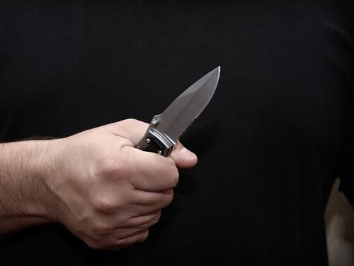 Tensioni ai servizi sociali: siriano armato minaccia di uccidersi
