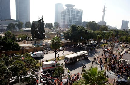 Tel Aviv, esplosione su un bus 2