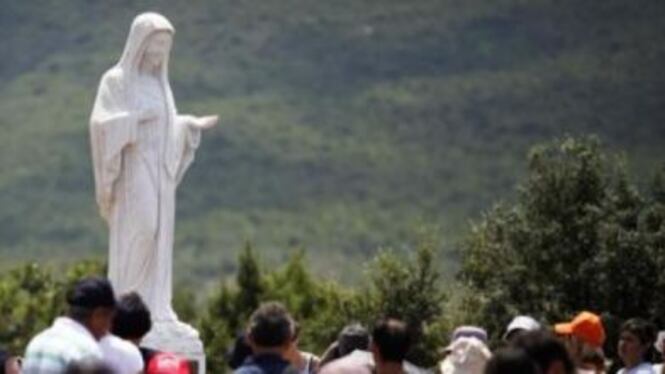 Catanzaro, sfregiato il volto della Madonna di Medjugorie
