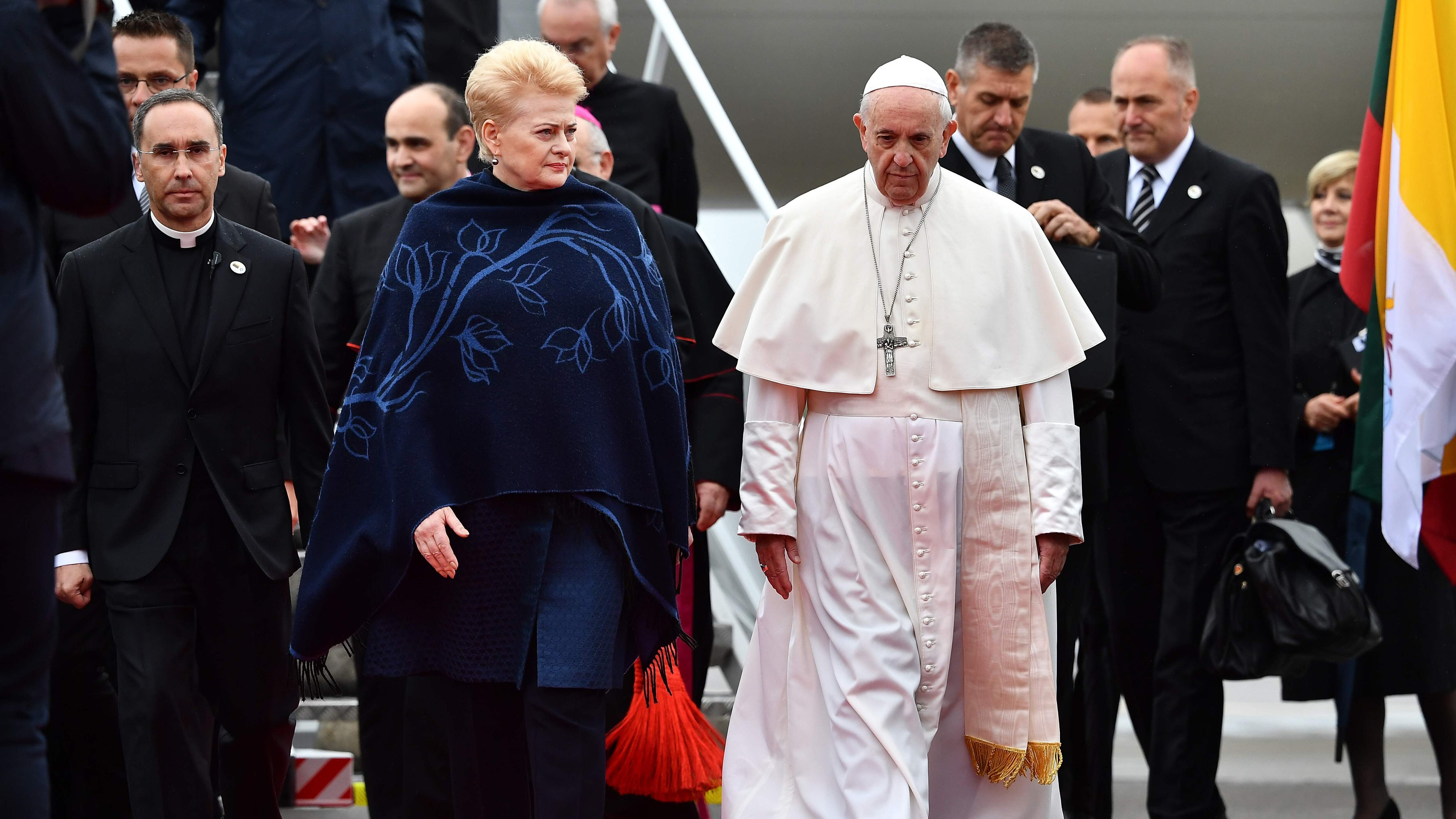 Adesso Papa Francesco riconosce otto vescovi "illegittimi"