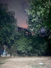 Milano, vasto incendio in edificio occupato da clandestini 2