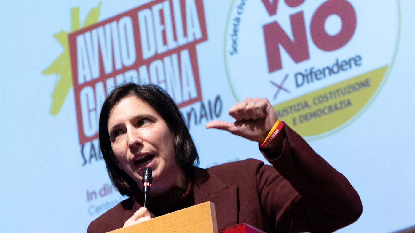 L'opposizione si mette in fuorigioco
