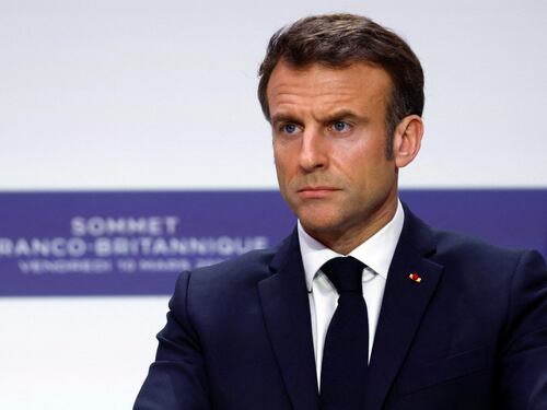 La sconfitta di Macron dietro la decisione dei giudici sui terroristi rossi