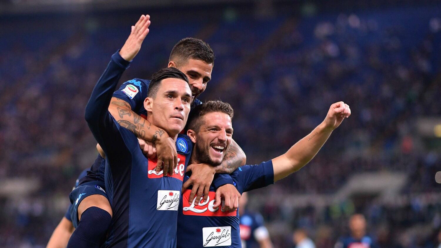 Serie A, il Napoli serve il poker alla Lazio e si prende il primo posto