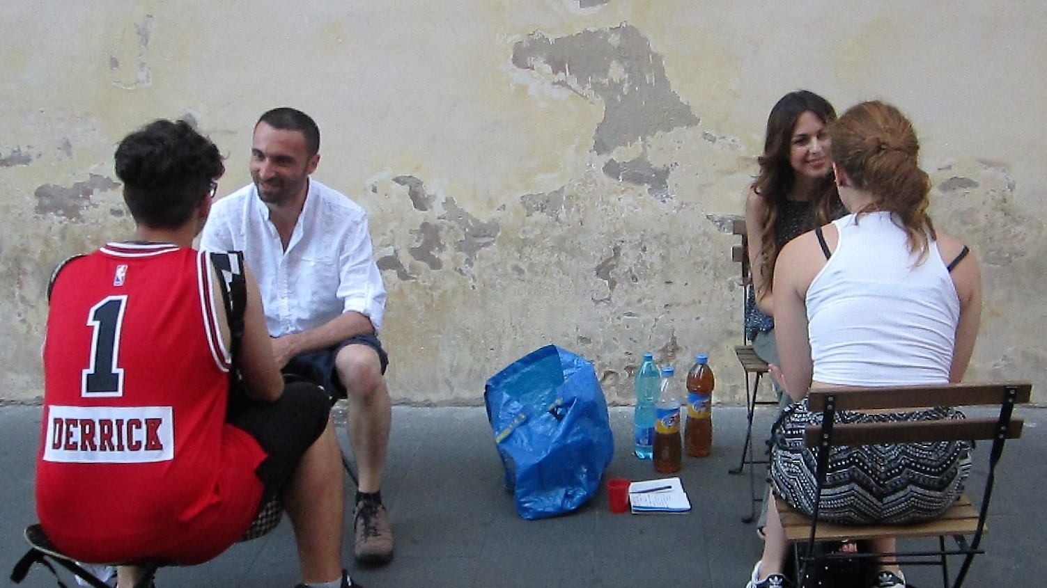 L'uomo che ascolta (gratis) le storie d'amore degli altri
