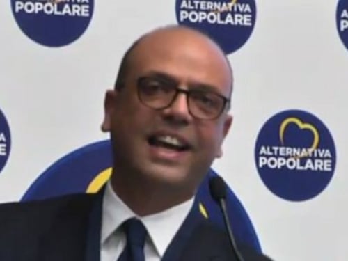 Alfano lancia Alternativa Popolare. Strizza l'occhio al ceto medio e vuole le primarie