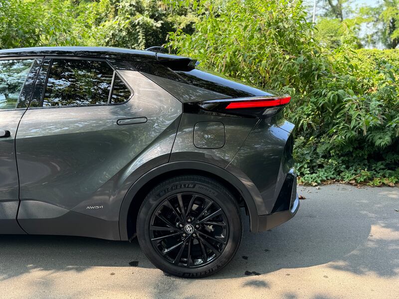 Toyota C-HR 2024: guarda la gallery del nuovo crossover full-hybrid 5