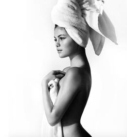 I 23 anni sexy di Selena Gomez (con torta a sorpresa) 9