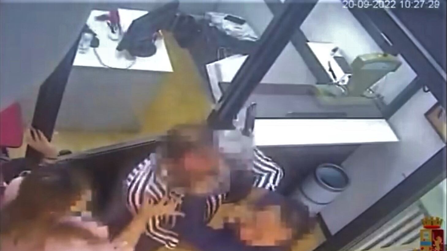 Rapina e pestaggio al compro oro: egiziano e romena incinta in manette