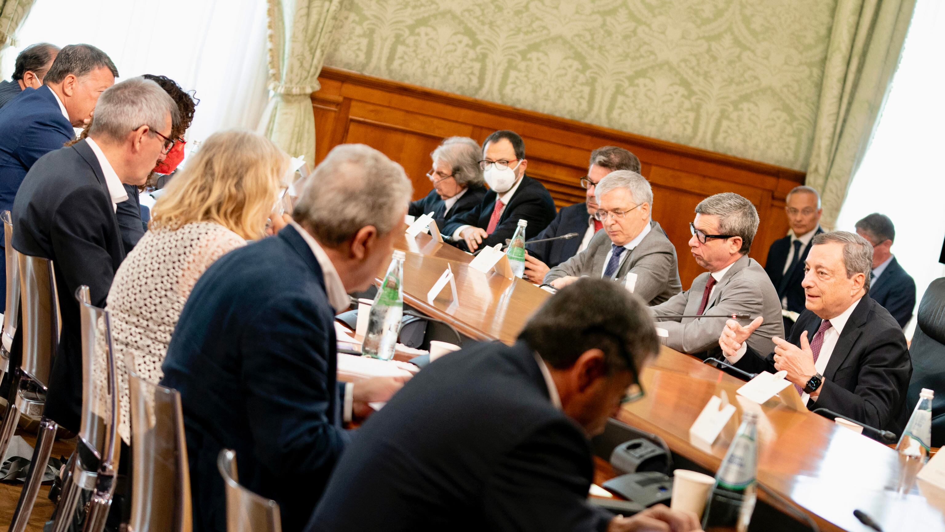 Pensioni rivalutate e taglio ai contributi: cosa cambia col dl Aiuti