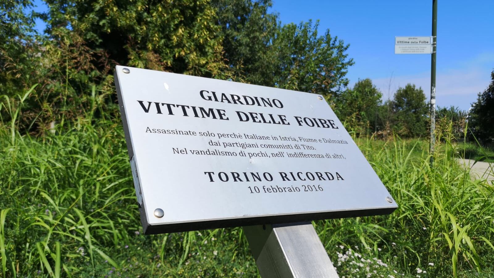 Foibe, ora l'Anpi fa rimuovere la targa in memoria delle vittime