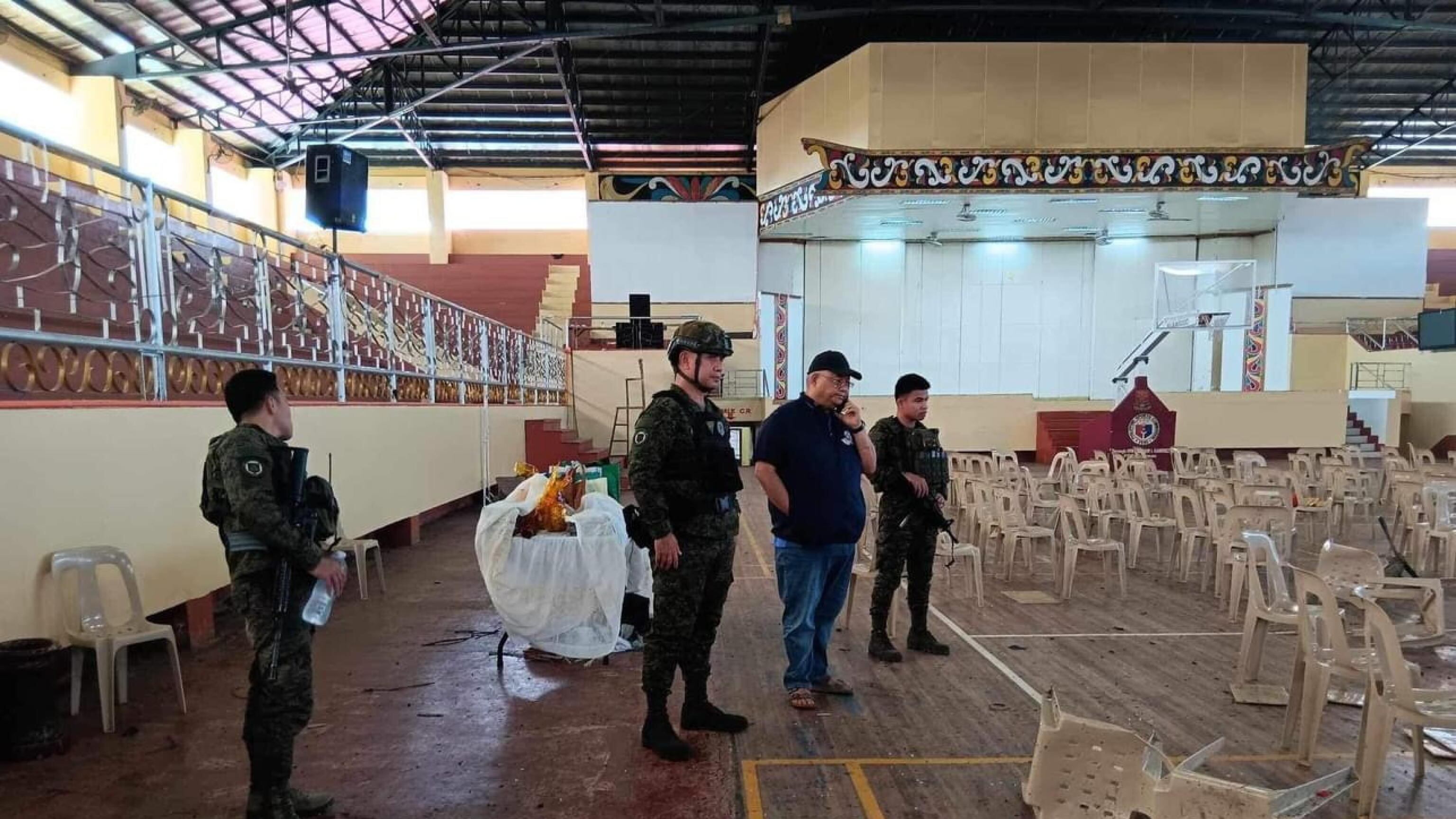 Attentato in chiesa nelle Filippine: 11 morti e decine di feriti