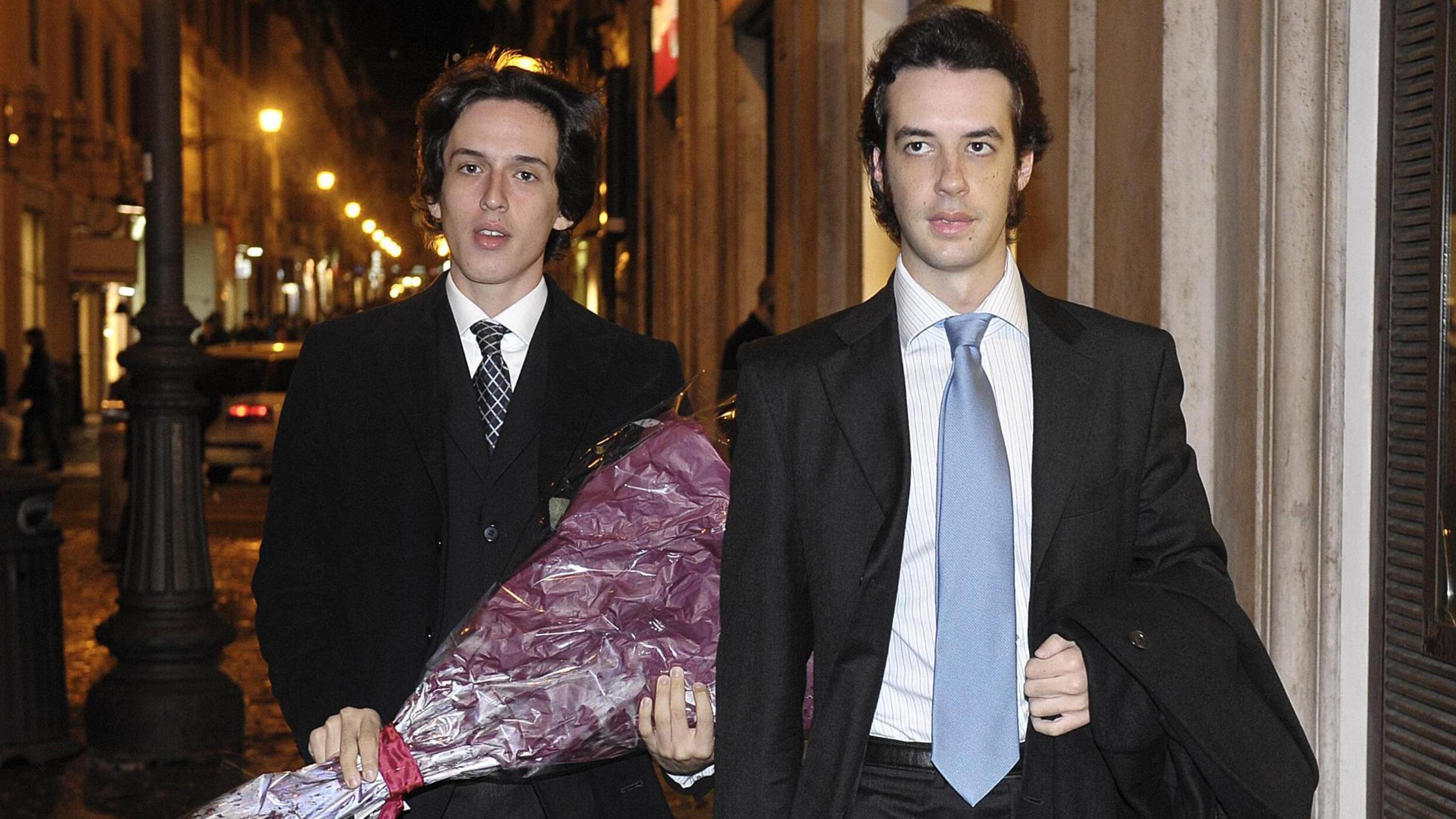 L'affetto dei giovani: "Non capiamo questo odio"