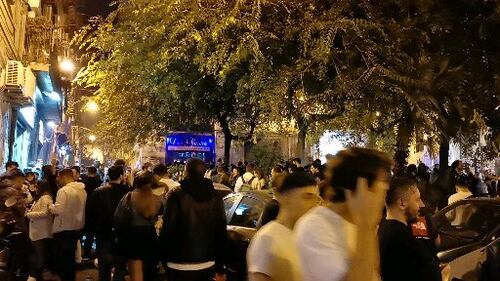Napoli, nelle notti di piazza Bellini 4