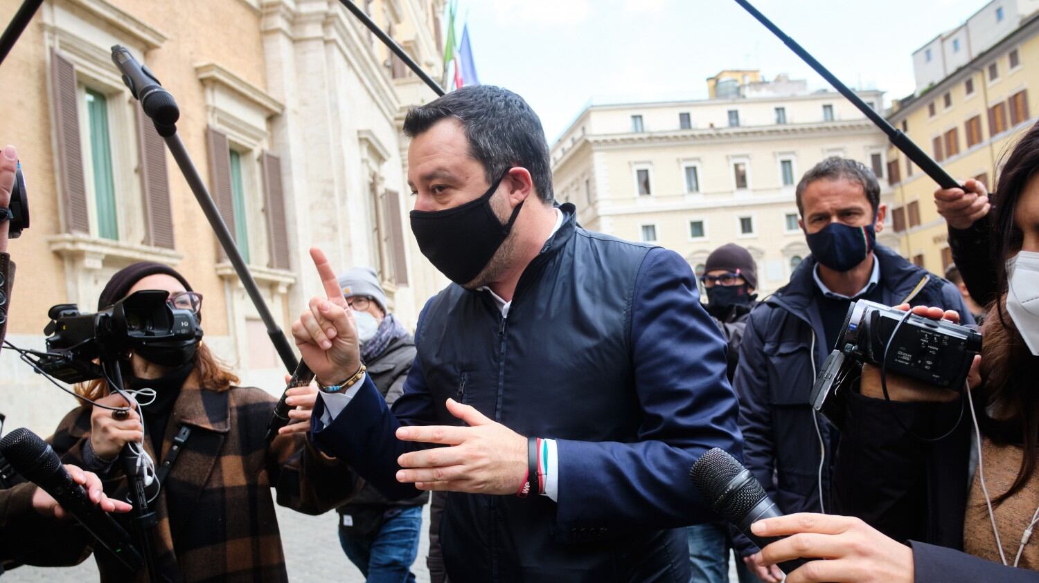 Salvini: "Draghi scelga tra noi e il M5s"