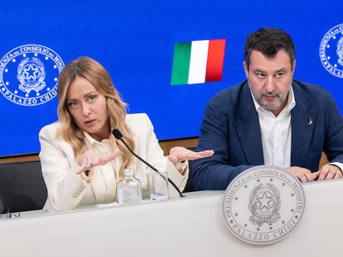 L’ira della premier: “Vergognoso”. Salvini furioso: “È incredibile”
