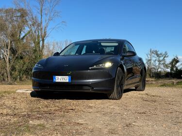 Tesla Model 3 Highland 2024: guarda la gallery  7