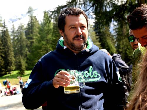 Salvini contro chef Rubio: "Paladino dei clandestini mangia che ti passa"