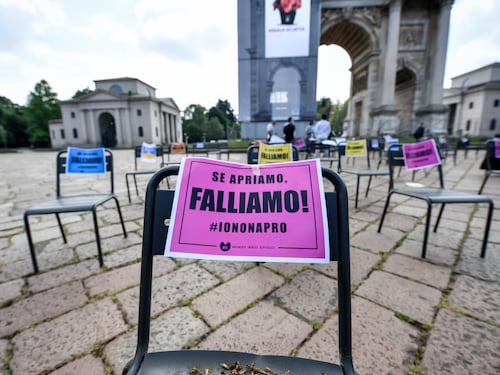 Esercenti multati per protesta all'Arco della Pace