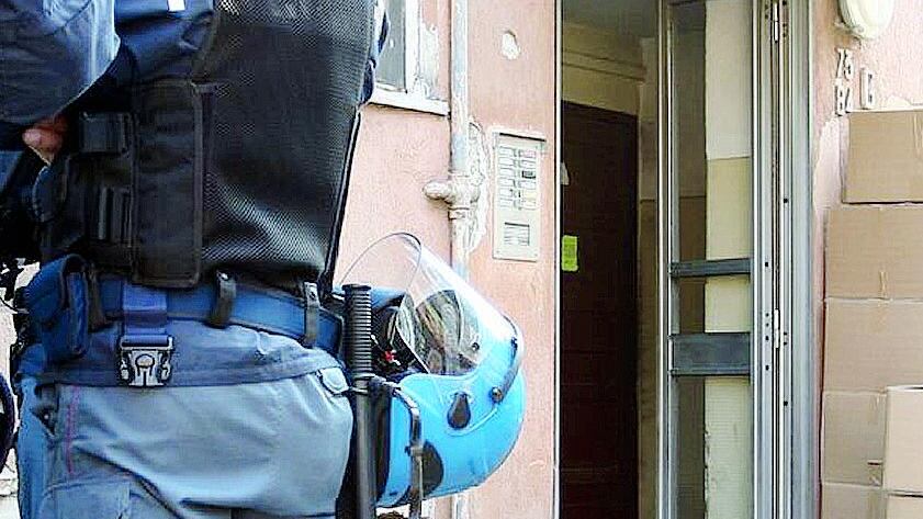 Dai materassi ai fornelli a gas: case Aler pronte per gli abusivi