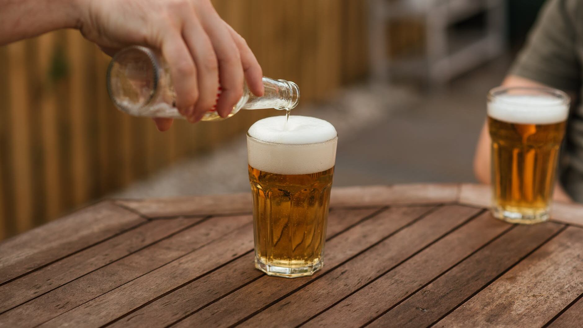 Beve troppo e finisce in coma, chiede all’azienda 236mila euro di risarcimento