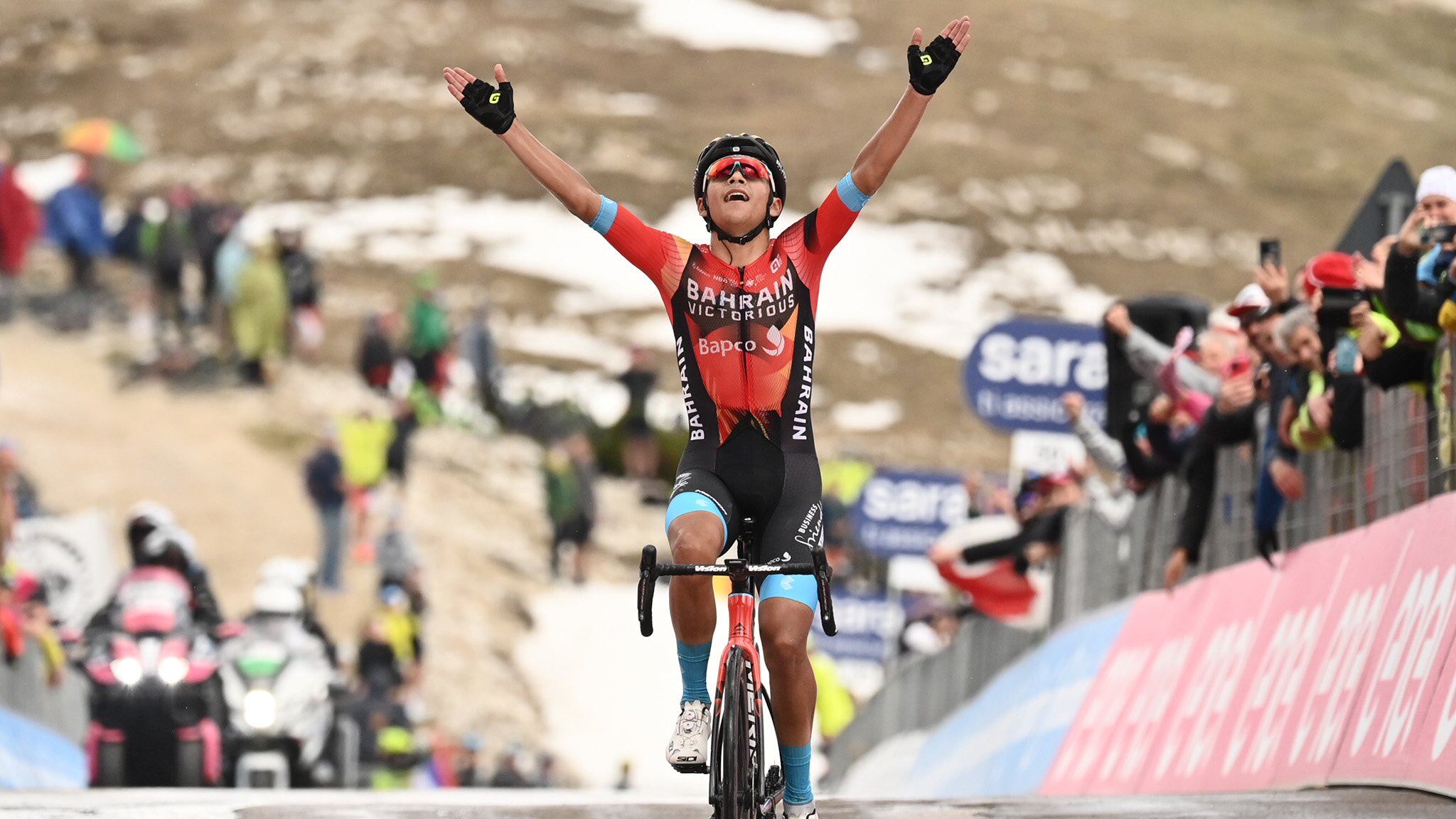 Giro d'Italia, Roglic non punge, Thomas c'è. Sulle Tre Cime trionfa Buitrago