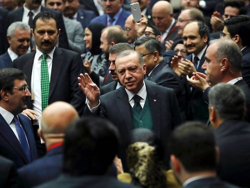 Erdogan recita il Corano a Santa Sofia a Istanbul
