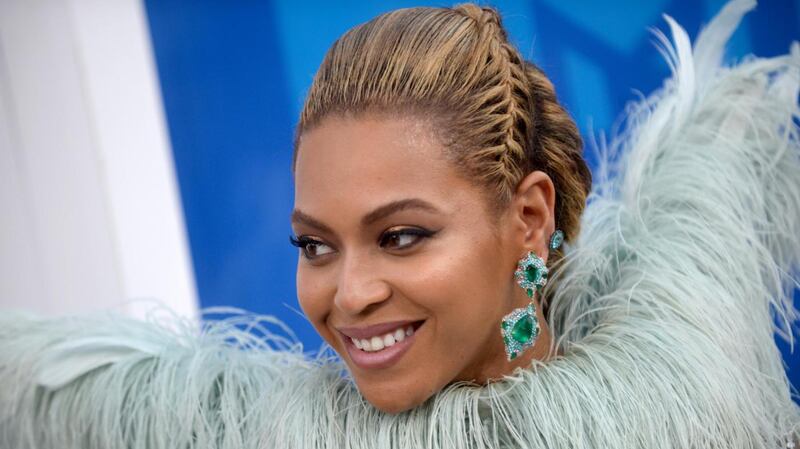 Beyoncé e Taylor Swift sexy dive in foto 11