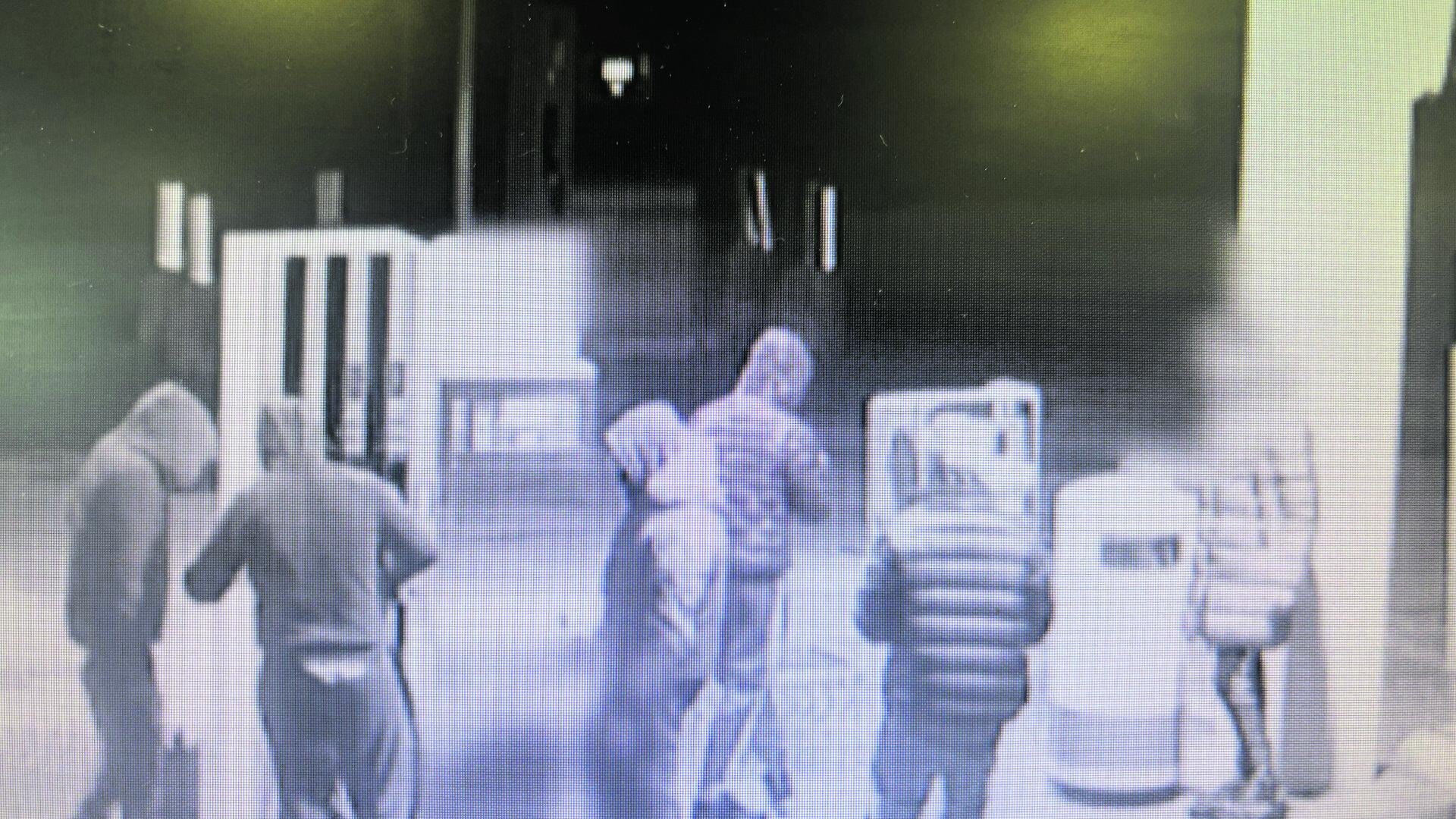 Molotov contro la caserma dei Carabinieri. Cinque minorenni finiscono nei guai