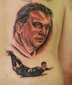 Olanda, tifoso si fa tatuare Van Persie e Van Gaal sulla schiena 1