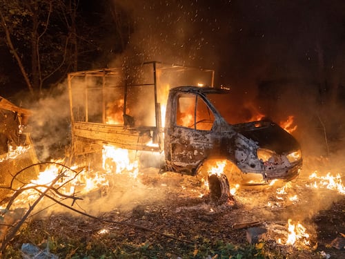 Mosca alza il tiro contro l’Europa, l’avvertimento ai leader occidentali: “Chi visita Kiev è in pericolo”. Mentre i raid continuano