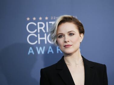 Critic Choice Awards 2016, dive senza reggiseno sul red carpet 1