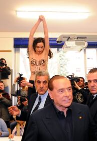 La contestazione a Silvio Berlusconi 1