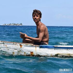 Isola 2017, naufraghi sexy in costume da bagno 32