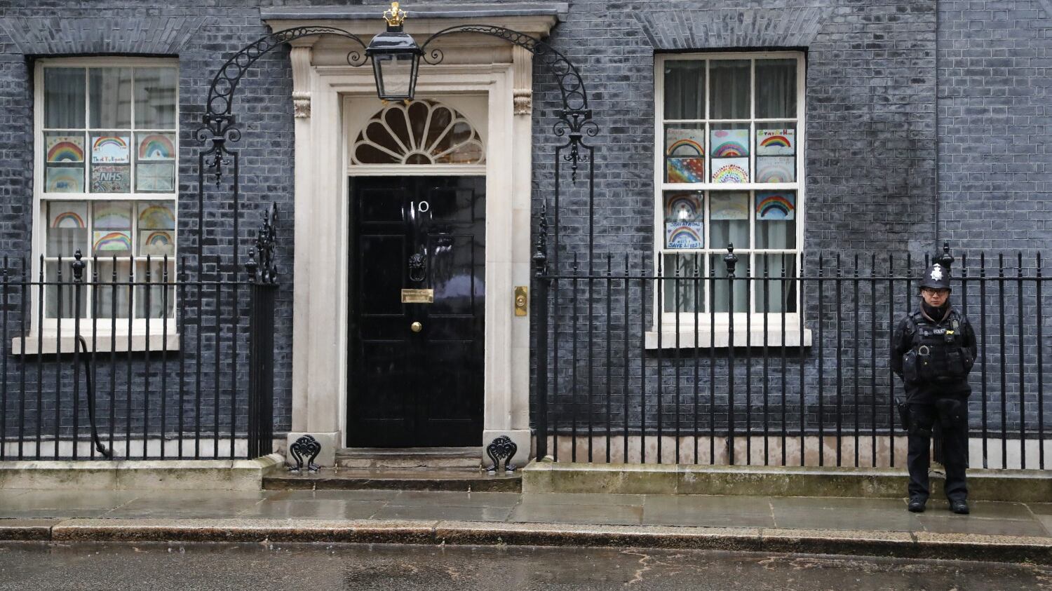 Party di Natale in pieno lockdown: bufera su Downing Street