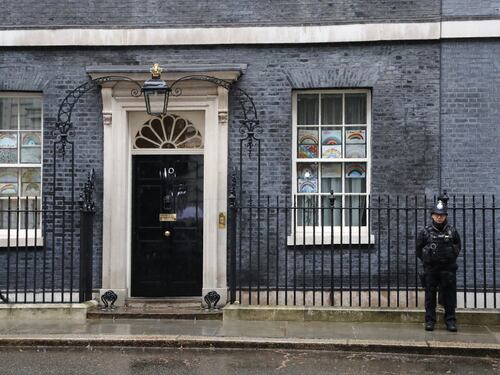 Party di Natale in pieno lockdown: bufera su Downing Street