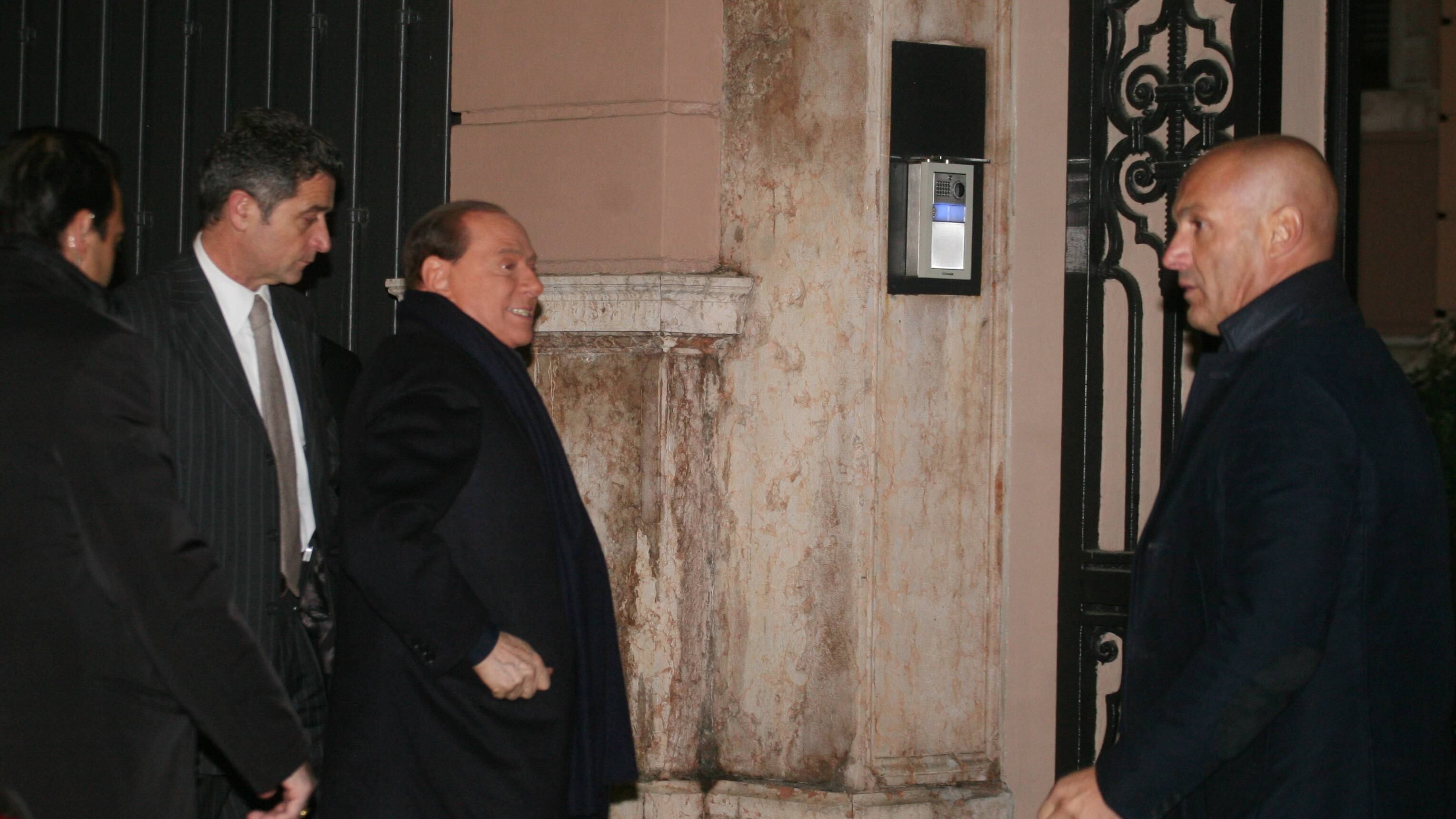 Berlusconi: "Alleanza con la Lega, porte aperte a Renzi. Le dimissioni di Monti? Doverose"